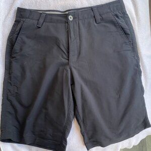 Under Armor golf shorts 34 loose fit black